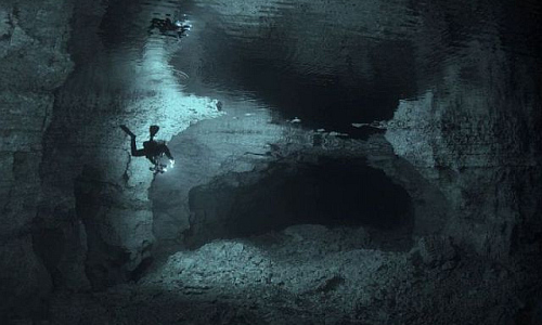 tauchen_in_der_höhle